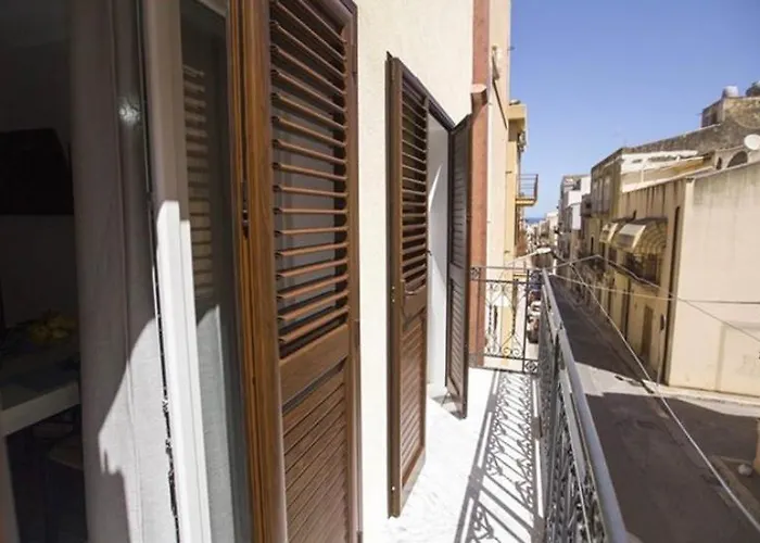 Sciabika Edificio Flowers * 卡斯泰拉马莱