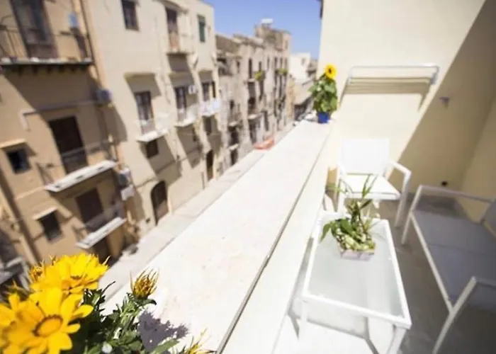 Sciabika Edificio Flowers * カステッランマーレ・デル・ゴルフォ