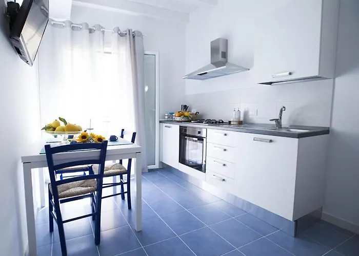 Sciabika Edificio Flowers * カステッランマーレ・デル・ゴルフォ